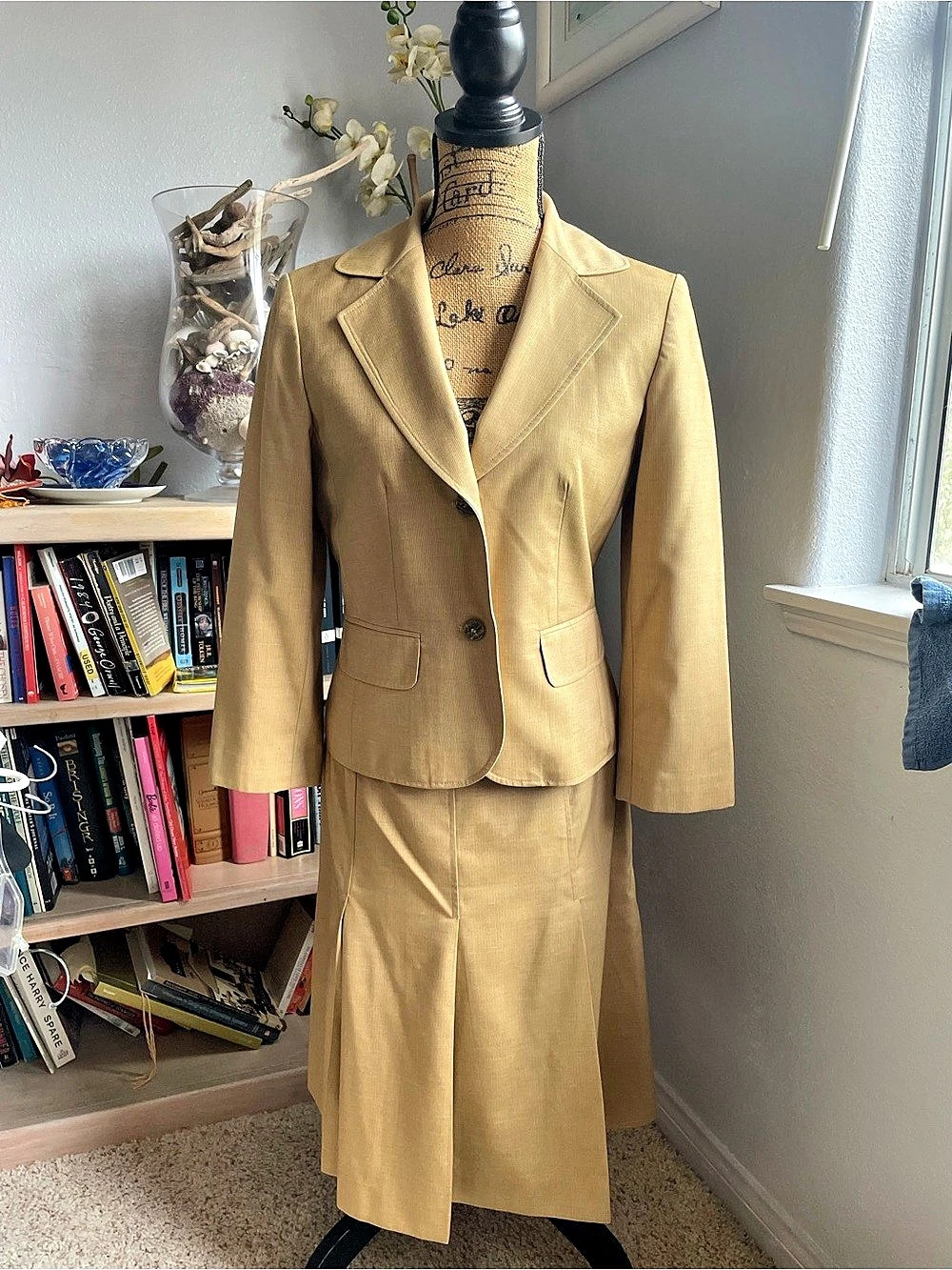 Isabel & nina Women's Skirt Suit Set in Tan with Prominent Yellow Tint, Size 4